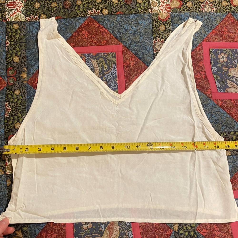 FARM Rio White Cropped Ruffled Blouse - Picture 14 of 16